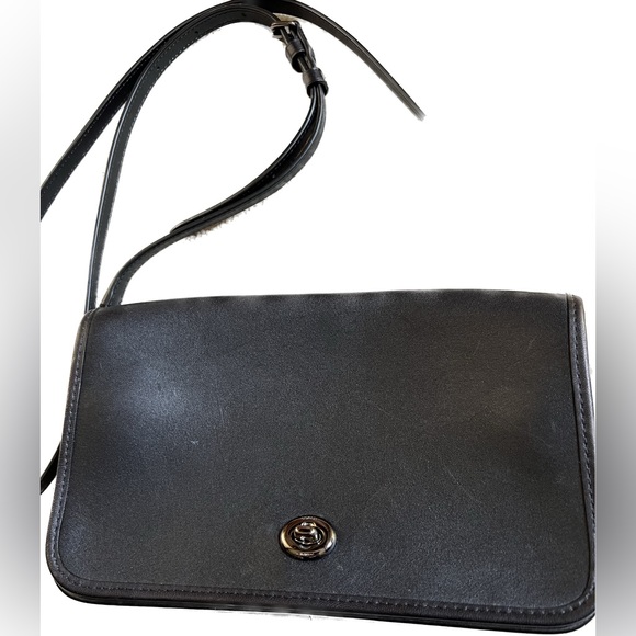 Coach Handbags - Coach Turnlock Black Crossbody Glovetan Bag Purse Leather Chrome